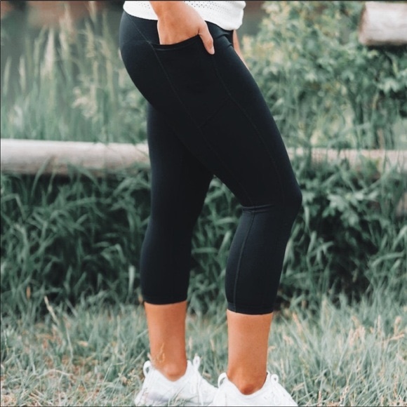 Zyia Active Women s Black Yoga High Rise Leggings Crop Size 8 10 EUC 